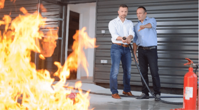 utilisation d'un extincteur 6l additif